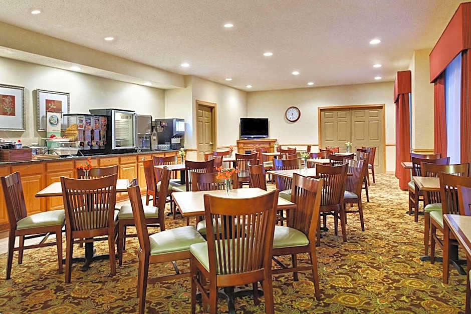 Country Inn & Suites by Radisson, Rock Falls, IL