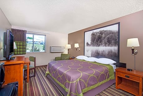 1 King Bed Non-Smoking