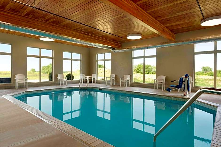 Country Inn & Suites by Radisson, Indianola, IA