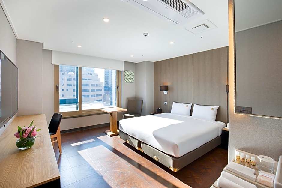 Photo 1 of 5 of Superior, High Floor