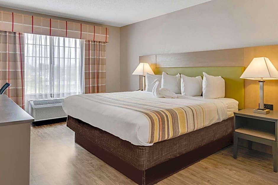 Country Inn & Suites by Radisson, Grand Rapids Airport, MI
