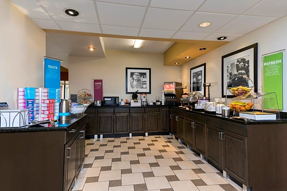 Hampton Inn Milwaukee Northwest