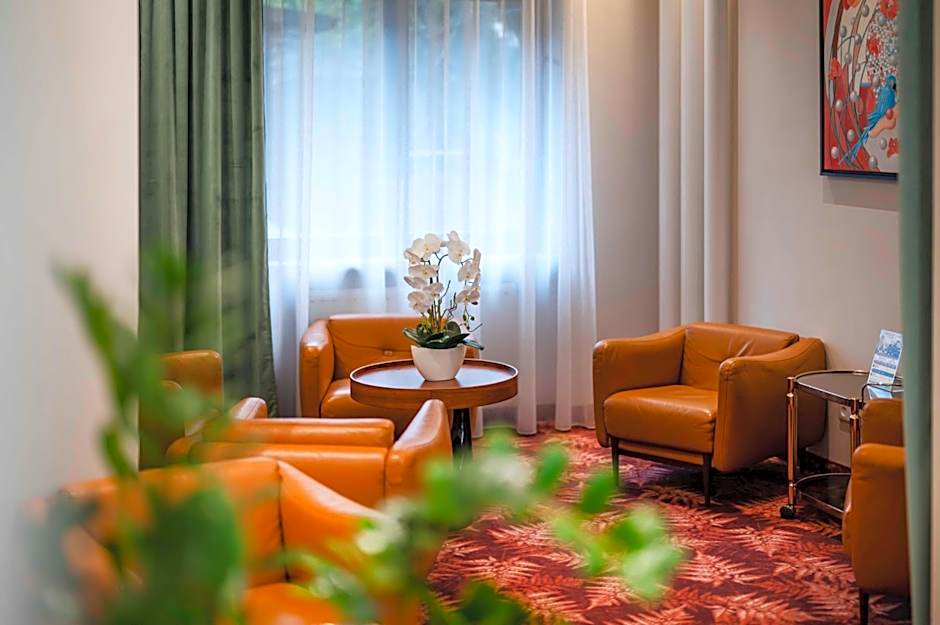 Hotel H12