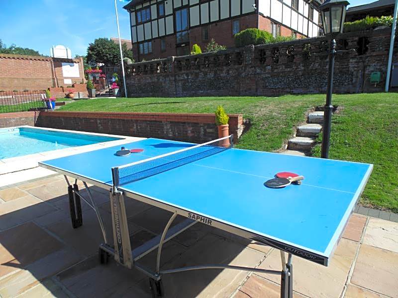 De Rougemont Manor Hotel