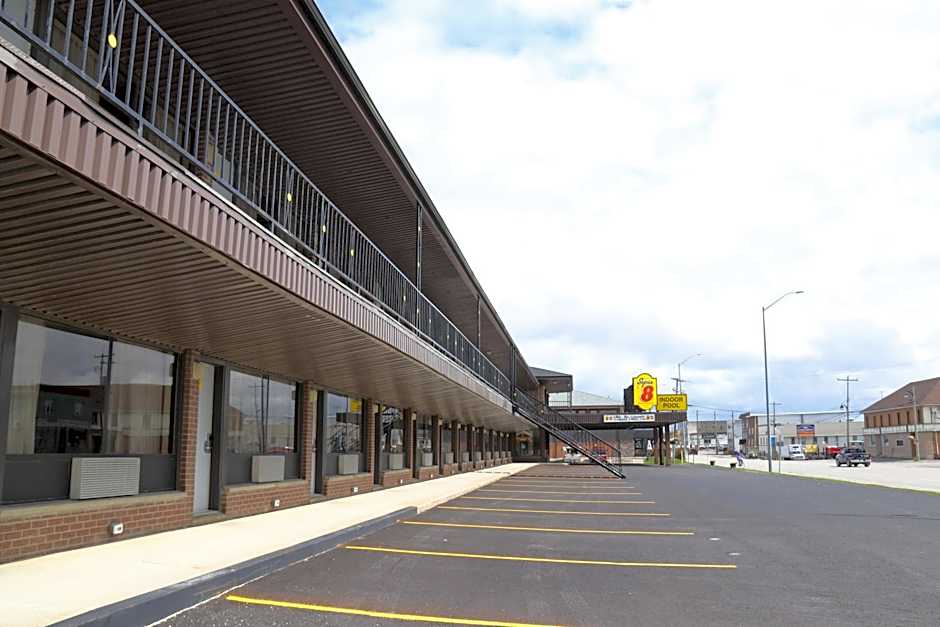 Super 8 by Wyndham Hearst ON