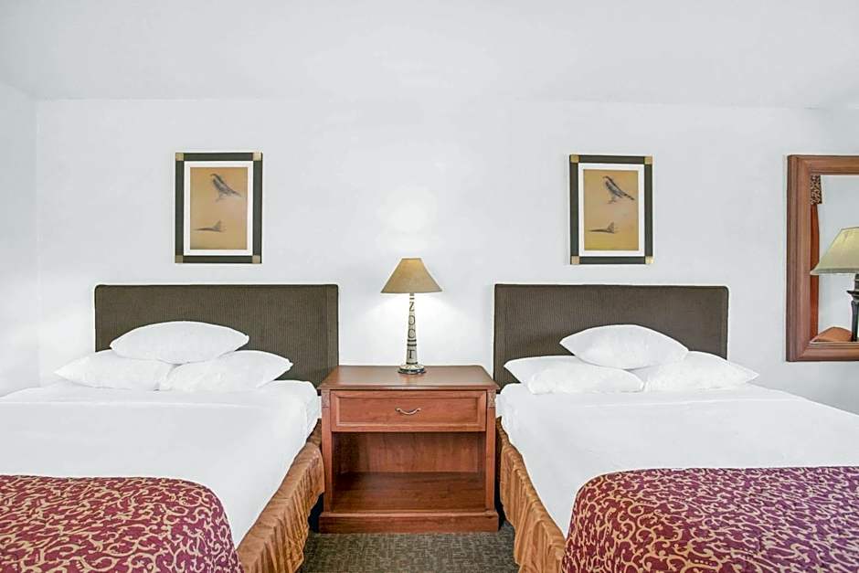 Photo 1 of 4 of 2 Queen Beds