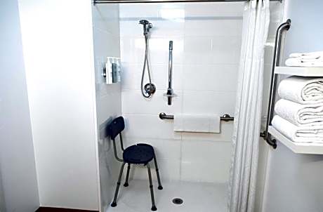 King Room with Roll-In Shower - Mobility Access/Non-Smoking