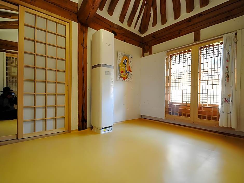 Gallery Jin Hanok Guesthouse