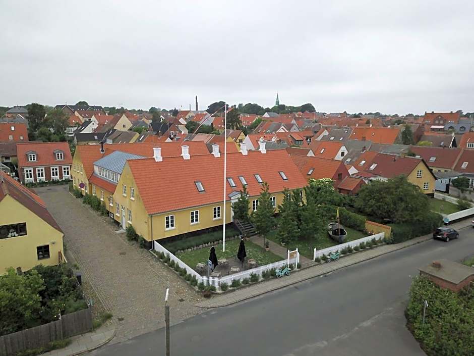 Femmasteren Hotel & Hostel