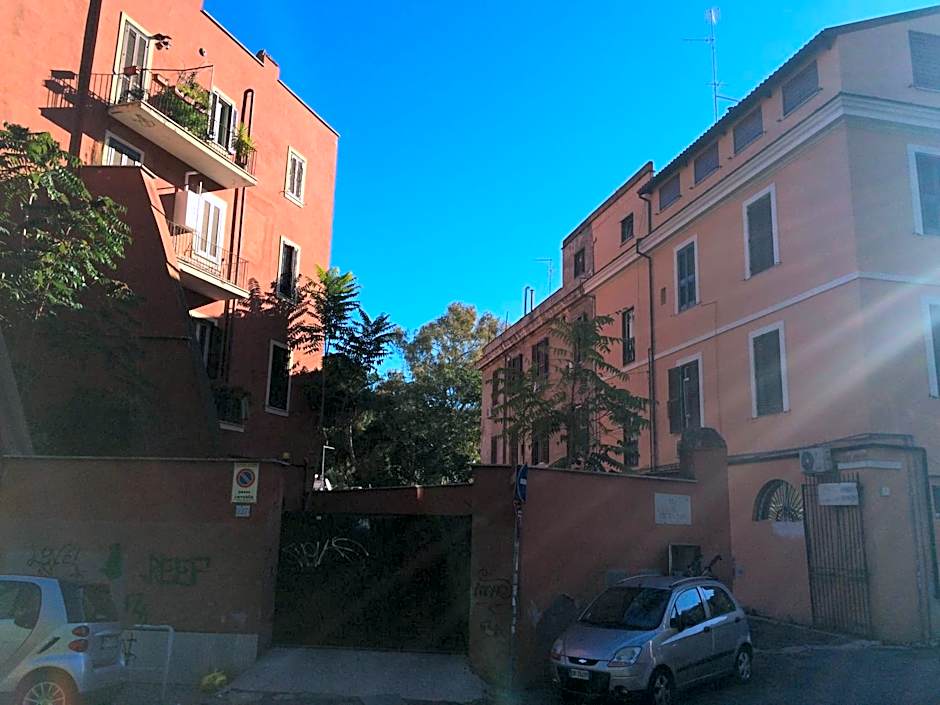 Guest Art Trastevere Station with AC