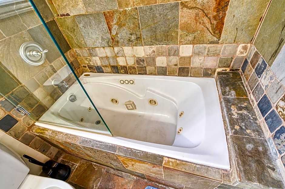 Moose and Maple Lodge