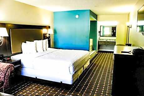 Deluxe King Room - Non-Smoking