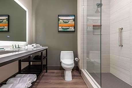 King Suite - Non-Smoking