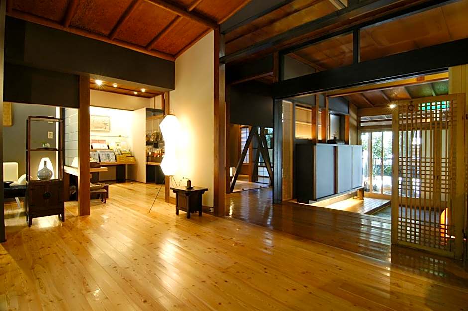 AKARI et KAORI formerly Taizanso