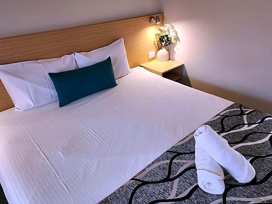 Country Gardens Motel