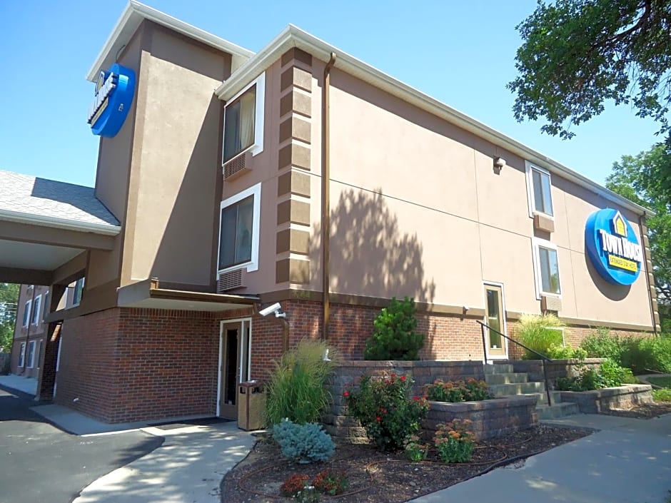 TownHouse Extended Stay Hotel Downtown