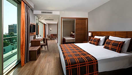 Junior Suite with Garden View