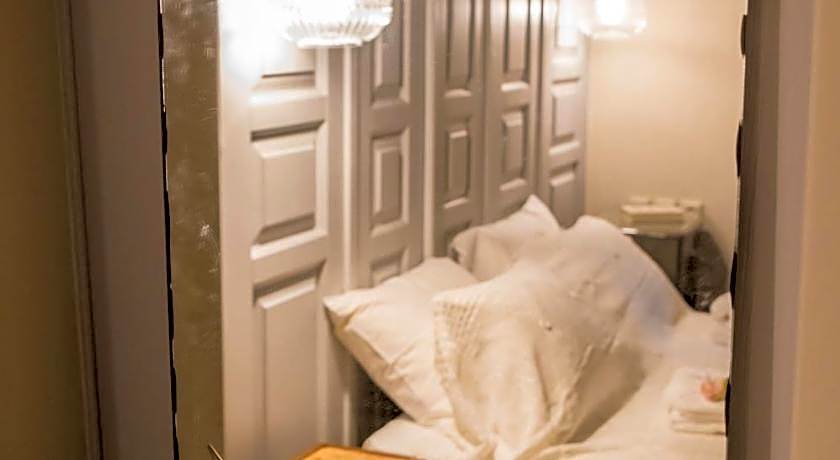 Kyria Boutique House