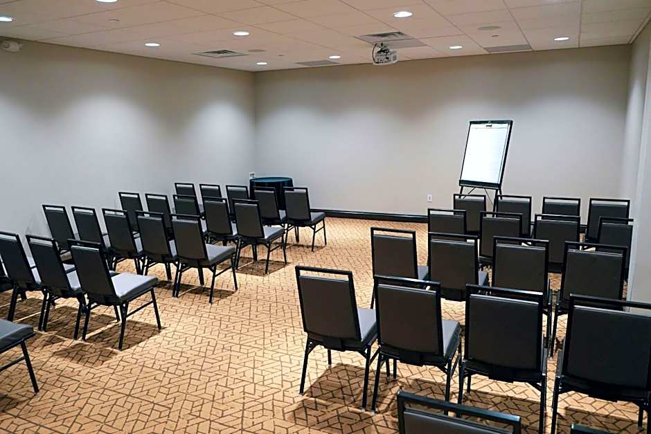 Holiday Inn & Suites Philadelphia W - Drexel Hill by IHG