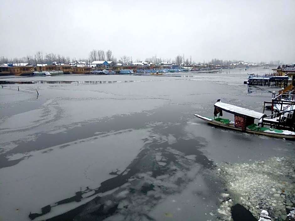 Young Shahzada Group of Houseboats