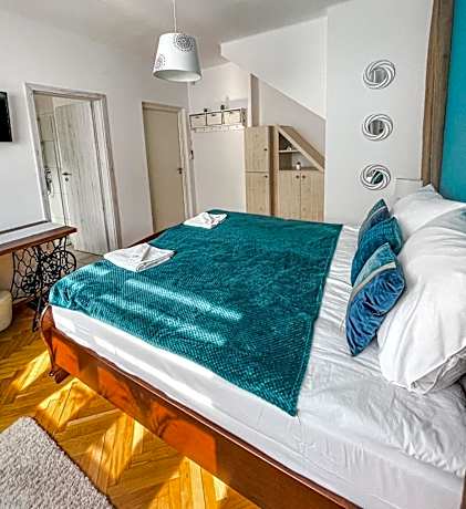 Deluxe Double Room with Shower