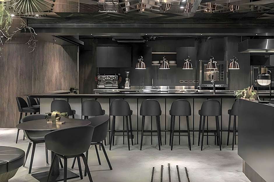 Reddot Hotel