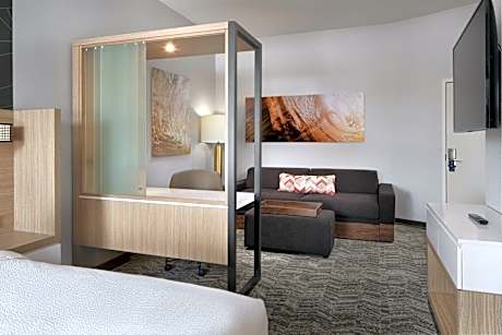 Suite, 1 King, Trundle bed