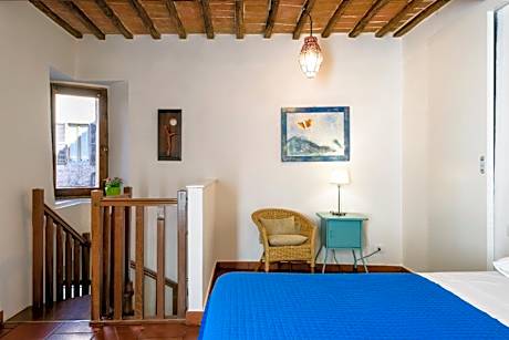 Apartment Split Level - Separate Building