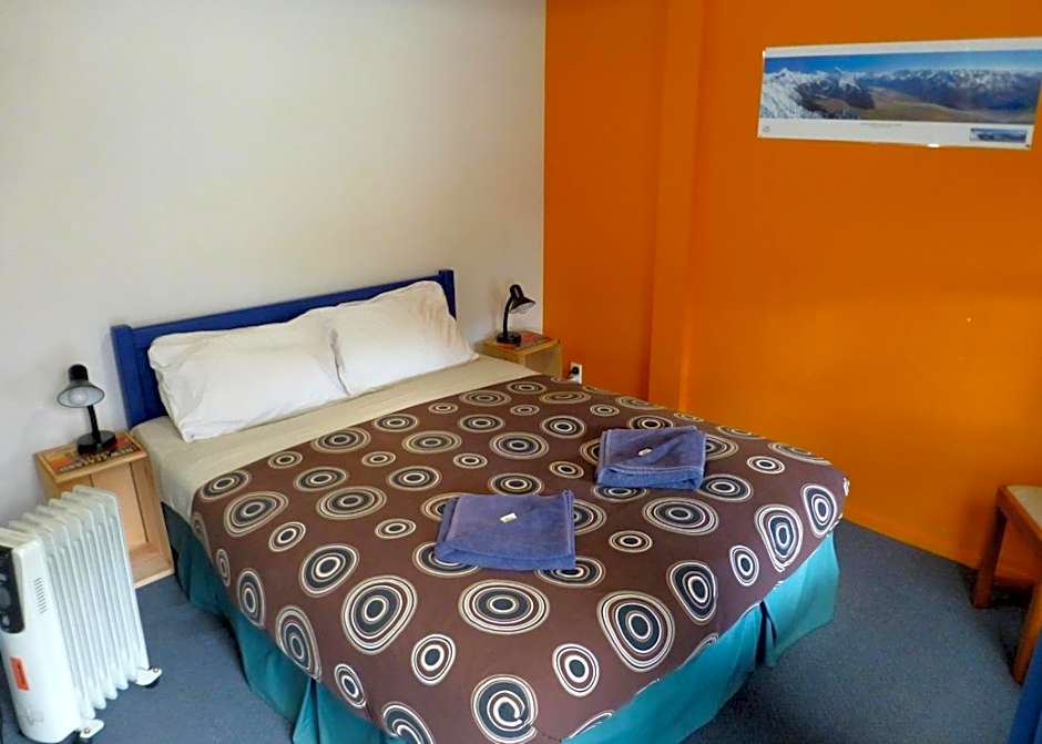 Sequoia Lodge Backpackers