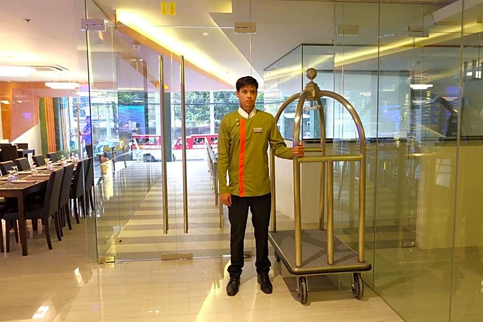 Southpole Central Hotel