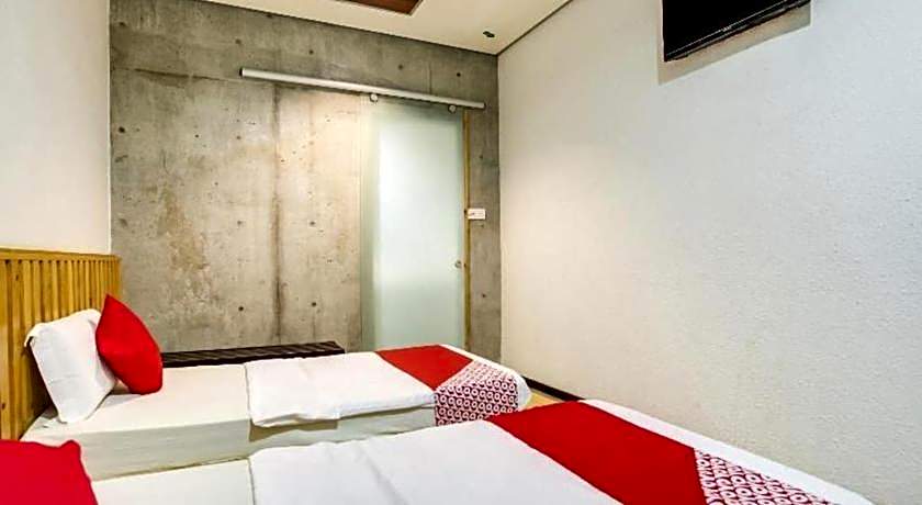 OYO 89454 Hotel Pavilion Inn