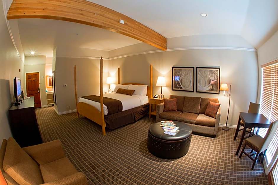 Photo 1 of 9 of 1 King Bed Suite, Ground Floor