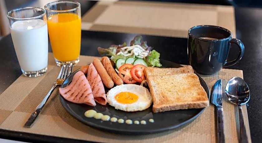 12 The Residence Hotel & Apartment