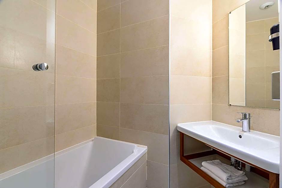 Hotel Sixteen Paris Montrouge