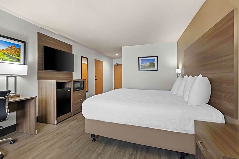 Best Western Plus Caldwell Inn & Suites