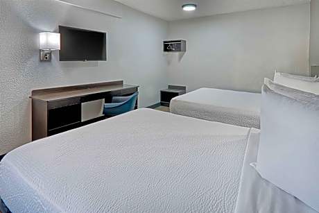 Quadruple Room - Disability Access - Roll in Shower