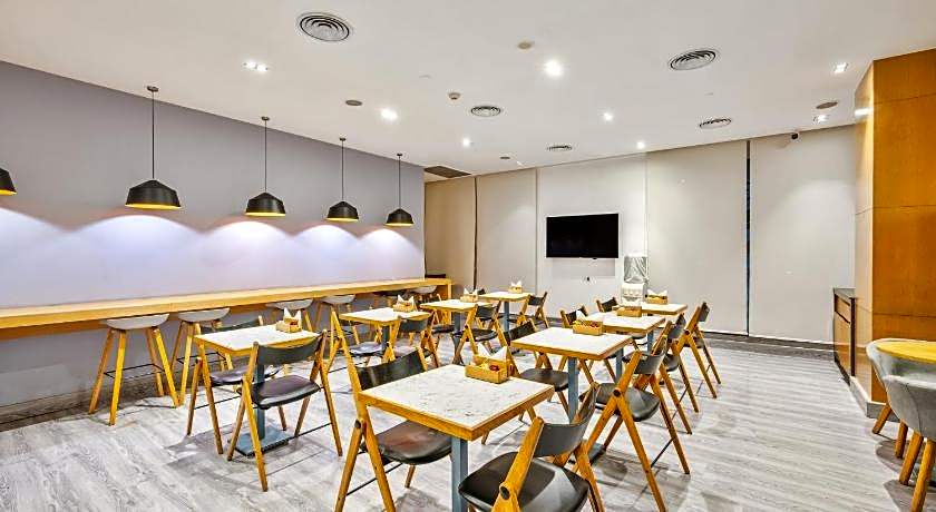 Holiday Inn Express Hyderabad Banjara Hills By IHG