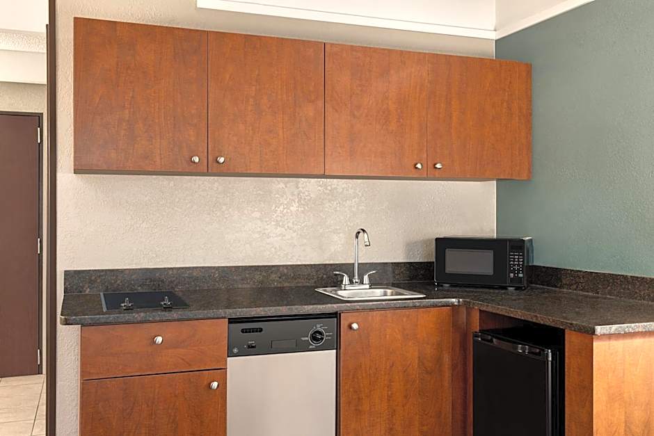 AmericInn by Wyndham Grand Rapids Airport North