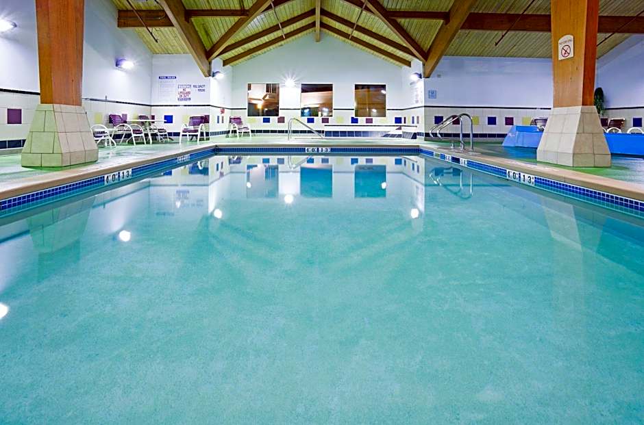 Holiday Inn Conference Ctr Marshfield by IHG