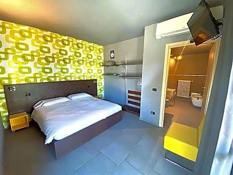 Deluxe Double or Twin Room with Lake View