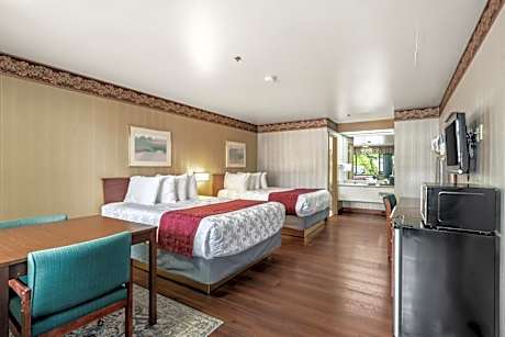 Queen Room with Two Queen Beds - Non-Smoking
