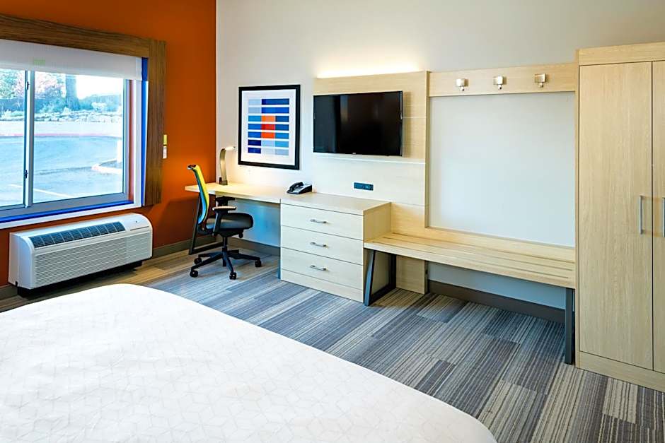 Holiday Inn Express & Suites Bend South By IHG