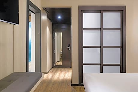 Junior Suite, Junior Suite, 1 King, Sofa bed