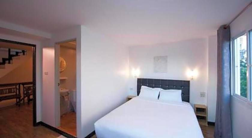 Hoppers Place Donmuang Hostel