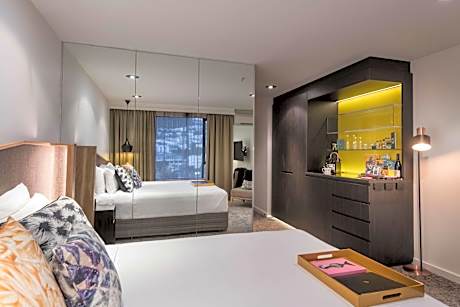 QT Superior King Room