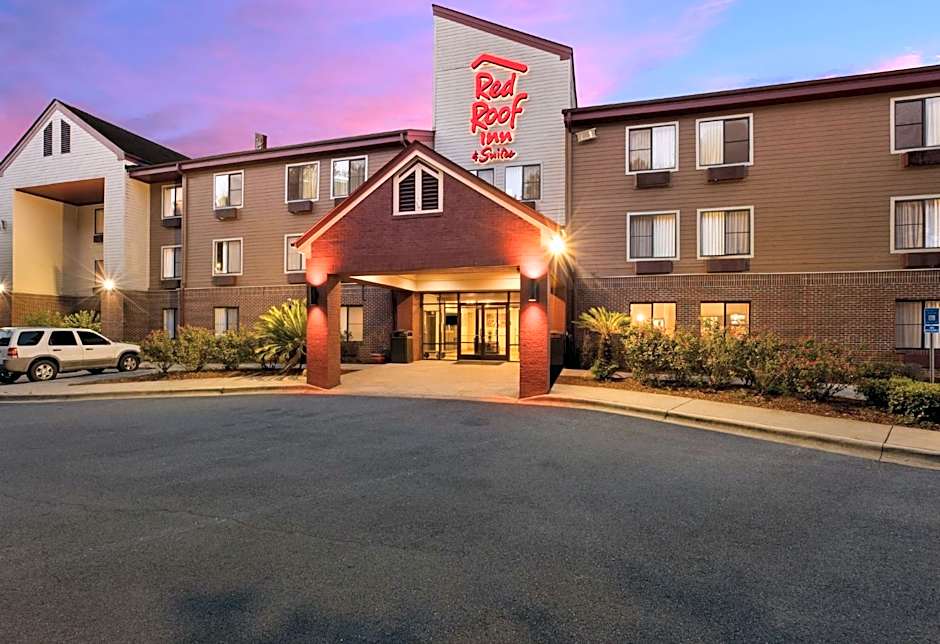 Red Roof Inn & Suites Savannah Airport