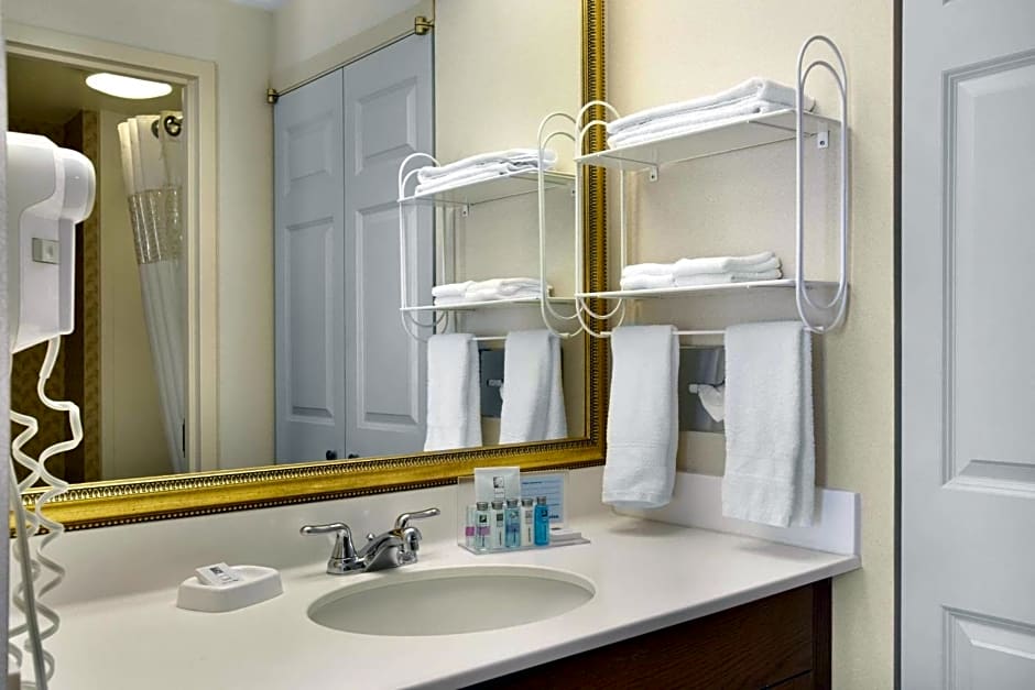 Hampton Inn & Suites Providence-Warwick Airport