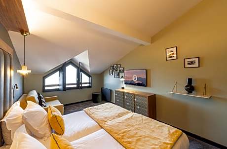 Duplex Top Floor with ski slope view