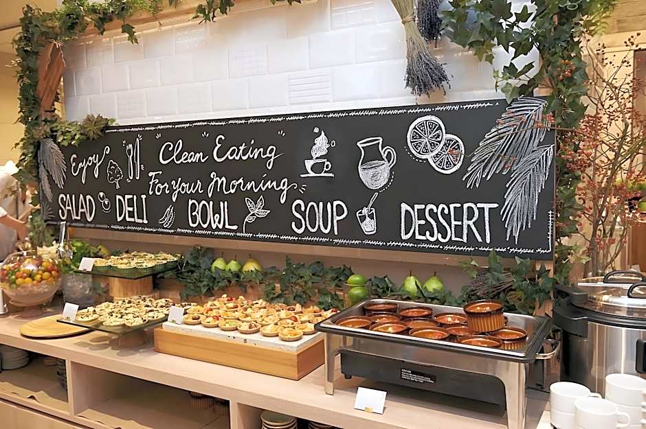 Quintessa Hotel Tokyo Haneda Comic and Books