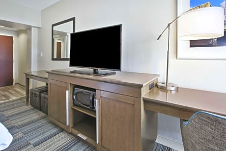 1 King Bed Study With Sofabed Nonsmoking